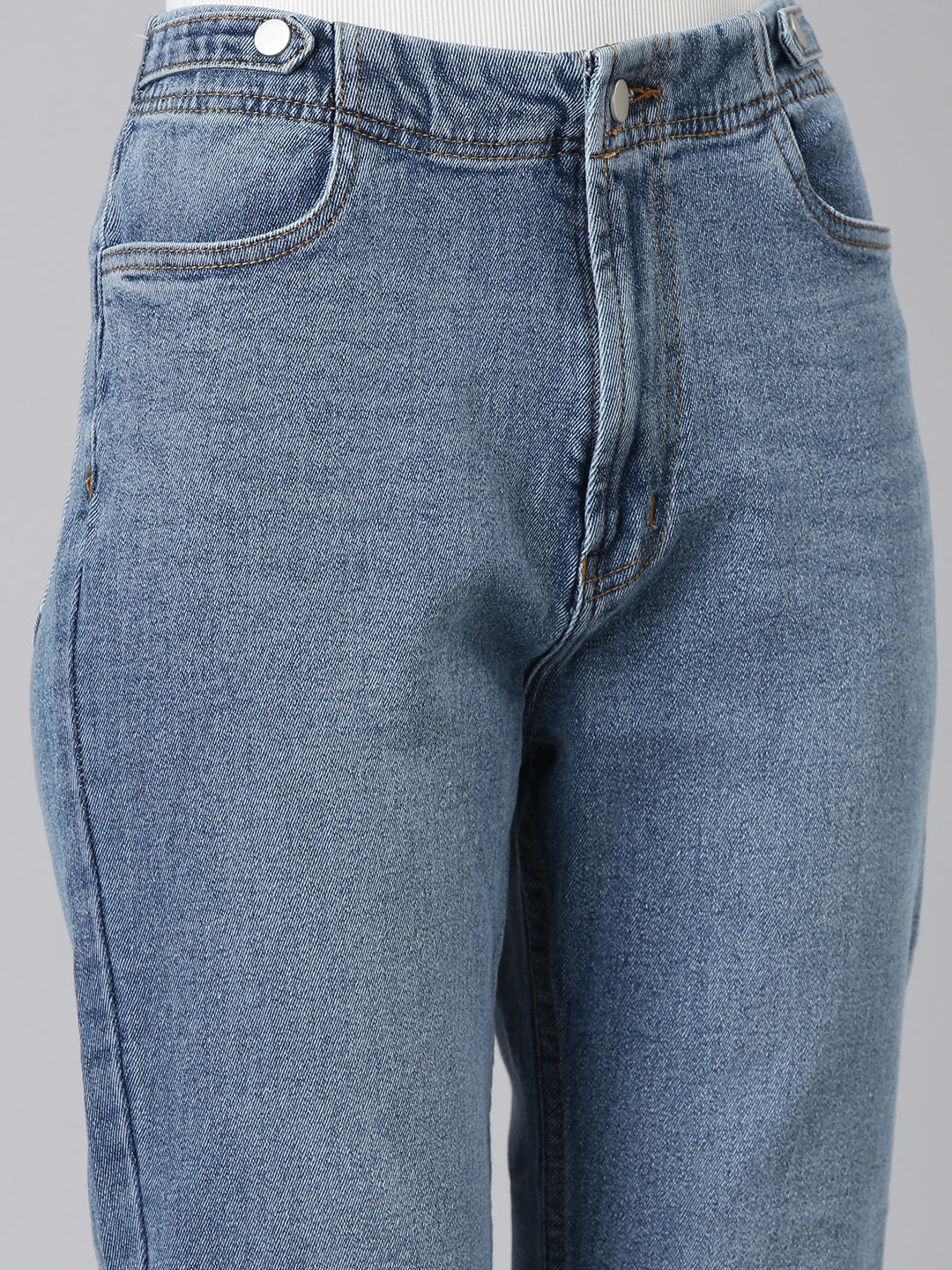 Women's Blue Light Fade Mom Fit High-Raise Denim Jeans